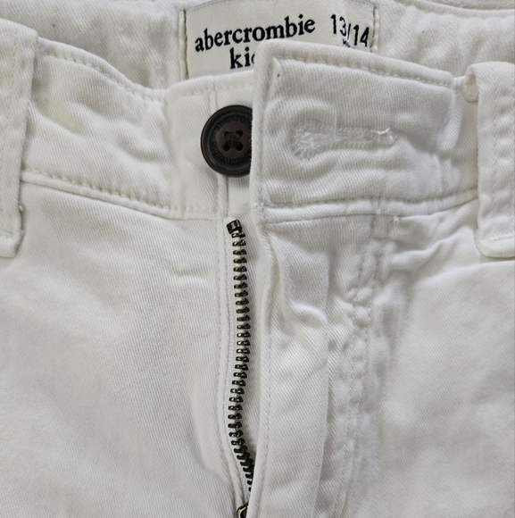 Abercrombie & Fitch Kids White Flat Front Shorts Size 13/14 - Picture 2 of 5